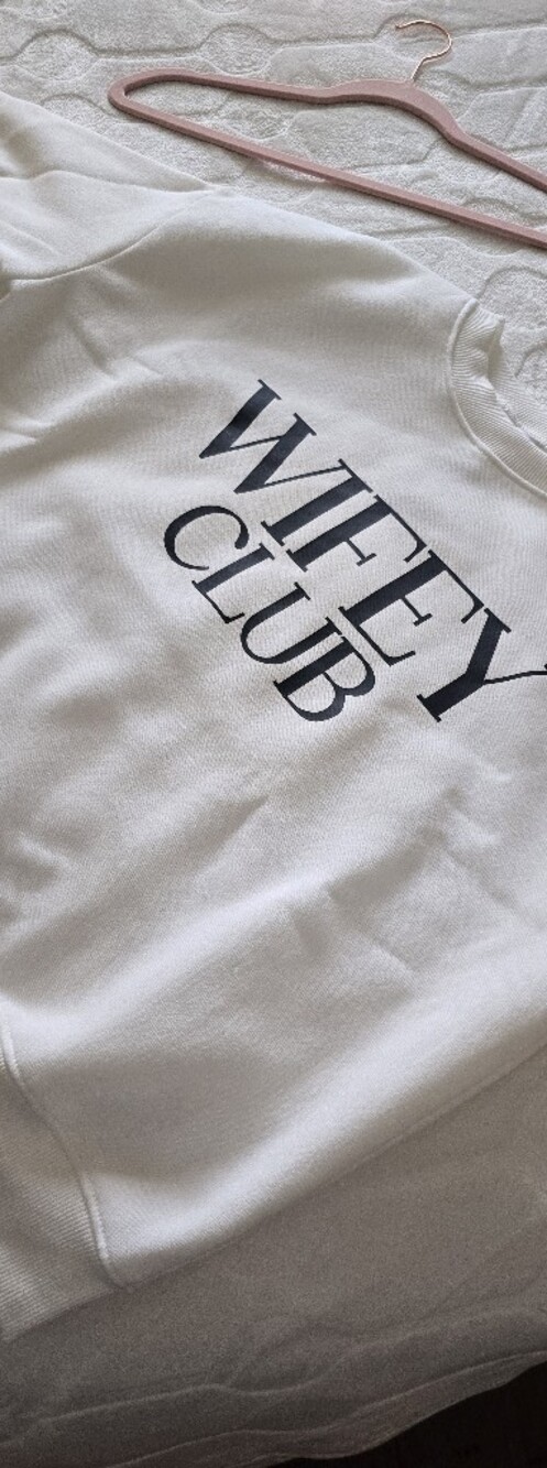 White 'Wifey Club' Graphic Womens Sweatshirt